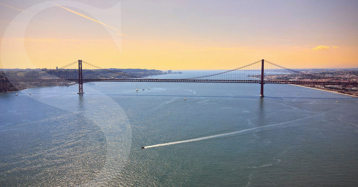 Lisbon real estate market comparison to the algarve 2024-2025